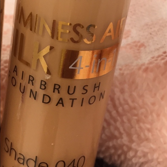 Silk 4in1 040 .50 🥰🔥Airbrush silk foundation shade 040 LG. bottle .50 - Picture 4 of 4